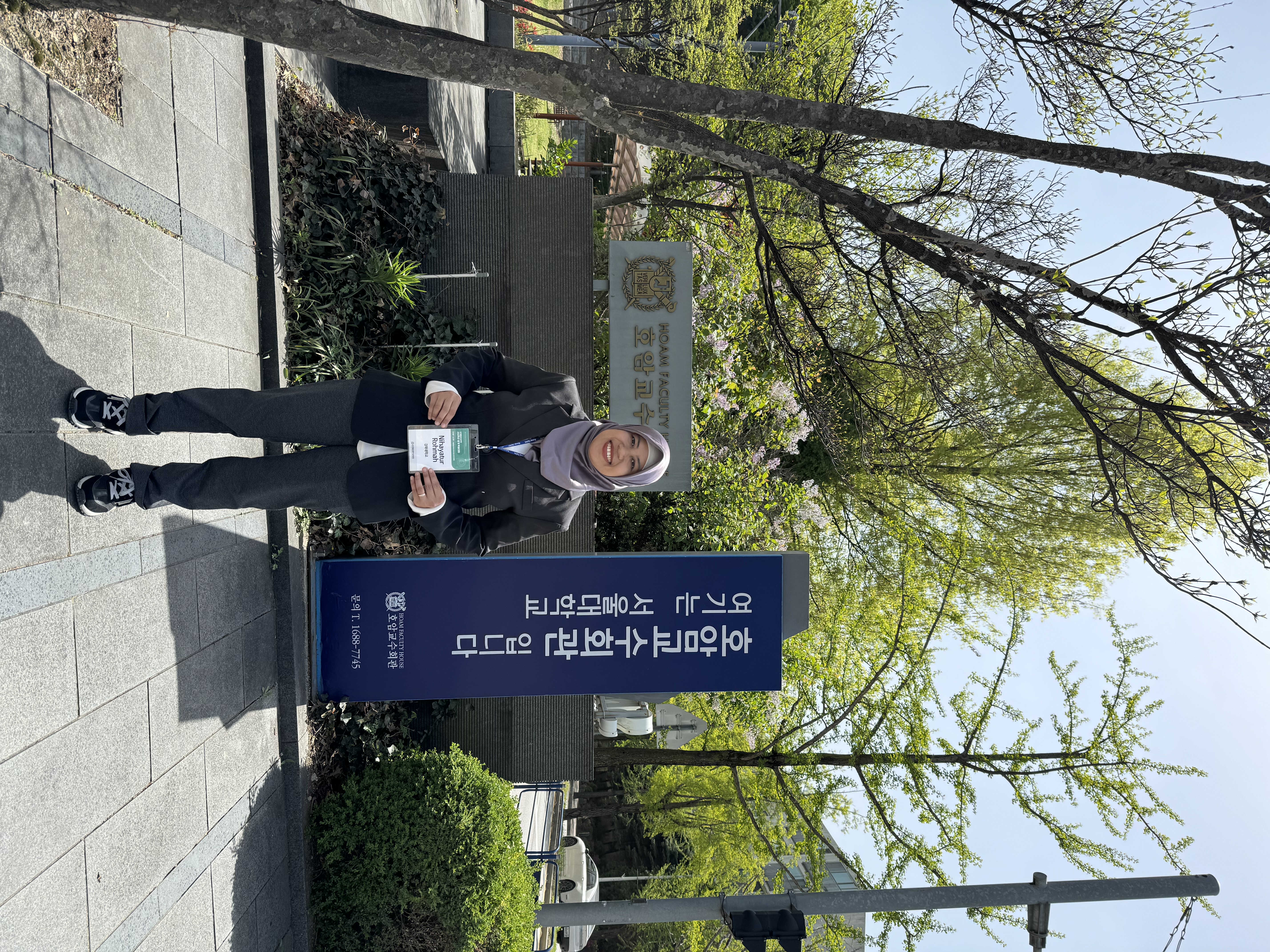 Nihayatur Rohmah (Kak Niha) — Founder & CEO of Eduvoyage Indonesia, scholarship mentor with 5+ years of experience